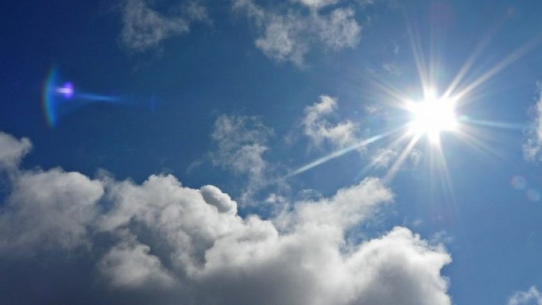 Moti sot me diell dhe vranësira, maksimalja 27 gradë celsius