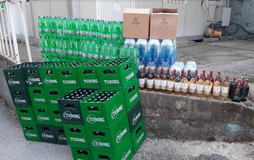Verë, birra, mish e ujë kontrabandohen nga Serbia në Kosovë – të dyshuarit kapen nga policia