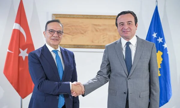 Kurti e pret zv/kryediplomatin turk, thekson bashlëpunimin me kabinetin e ri të Erdoganit