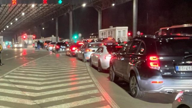 Merdarë: Deri në katër orë pritje për të dalë nga Kosova