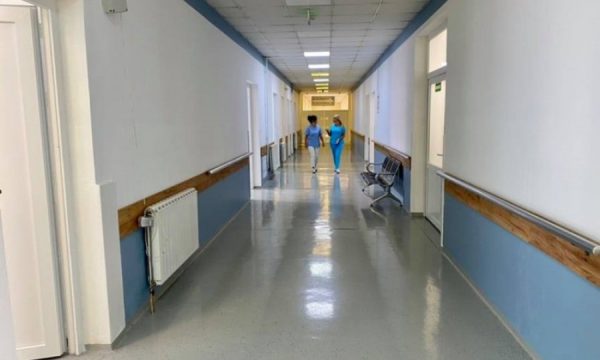 Vdes një grua në Emergjencën e Ferizajt