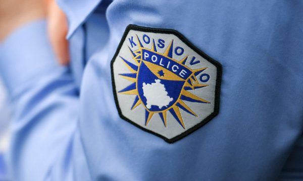 Prezencë e shtuar e policëve nëpër shkolla për parandalimin “e çdo akti të mundshëm kriminal”