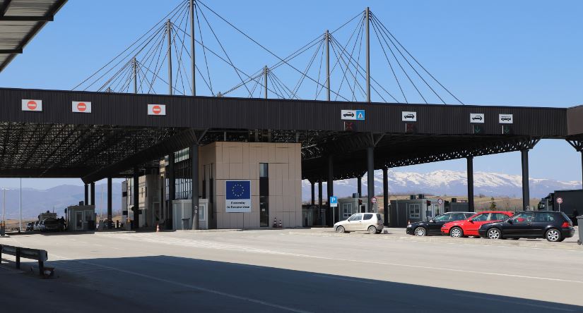 Në pikat kufitare nuk ka kolona, pritjet në dalje deri në 20 minuta