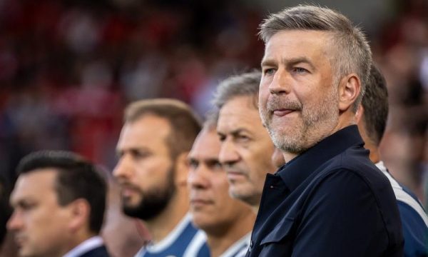 Trajneri i Rumanisë e komenton fitoren e mbrëmshme me Kosovën, flet edhe për skandalin e tifozëve