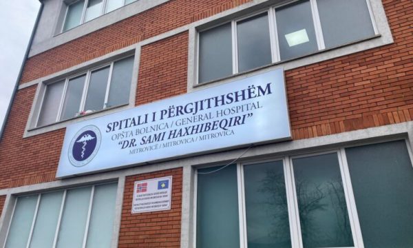 Informatat e fundit nga Spitali i Mitrovicës: Serbi i plagosur niset për QKUK, një Polic i Kosovës po ekzaminohet