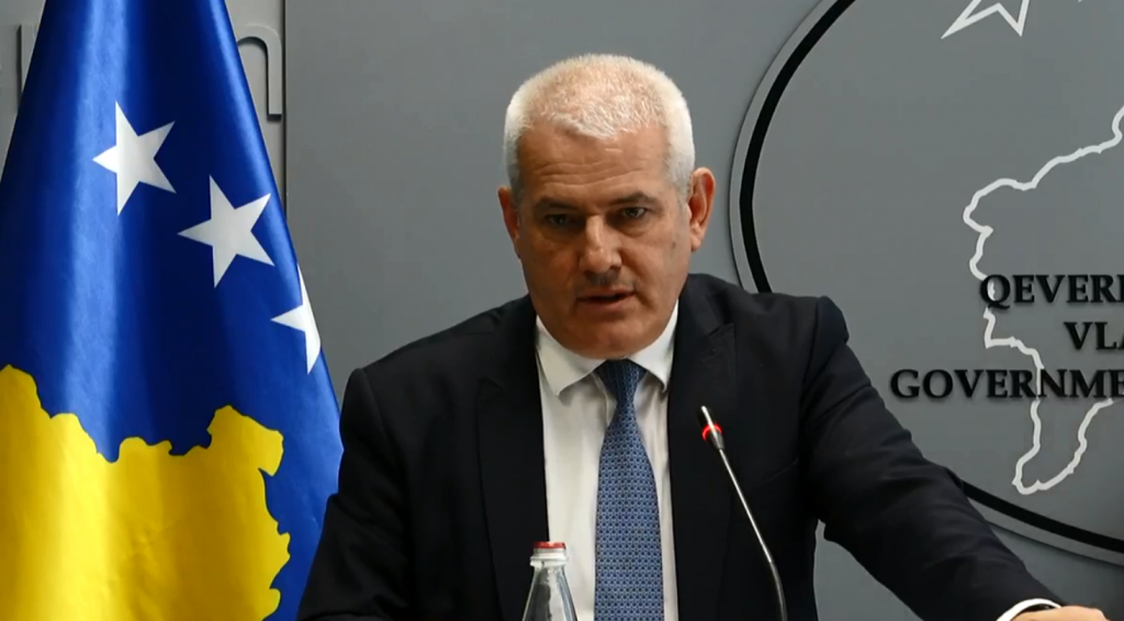 Sveçla: Policia zbuloi sasi të armatimit për disa qindra sulmues të tjerë