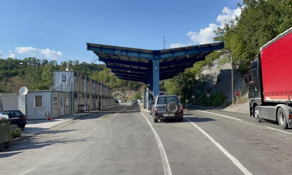 Zhvillimet në veri, pikat kufitare Bërnjak dhe Jarinjë vazhdojnë të jenë të mbyllura