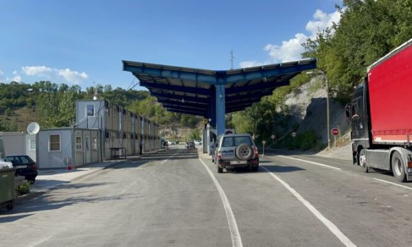 Pikat kufitare në Jarinjë dhe Bërnjak ende të mbyllura