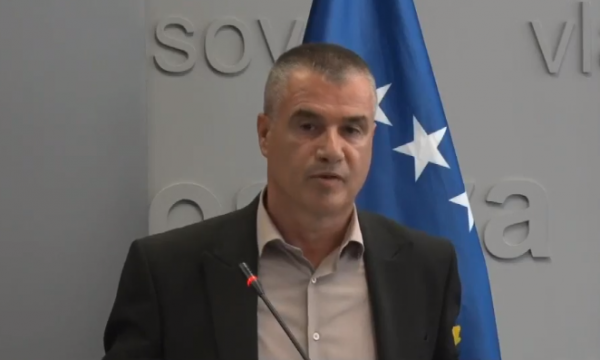 Drejtori i Policisë: Po vazhdon të ketë shkëmbim zjarri në Veri