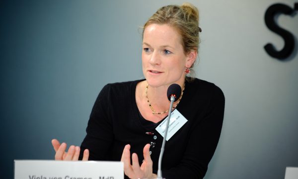 Viola Von Cramon: Të vendoset prani e fuqishme e KFOR’it në gjithë Veriun e Kosovës