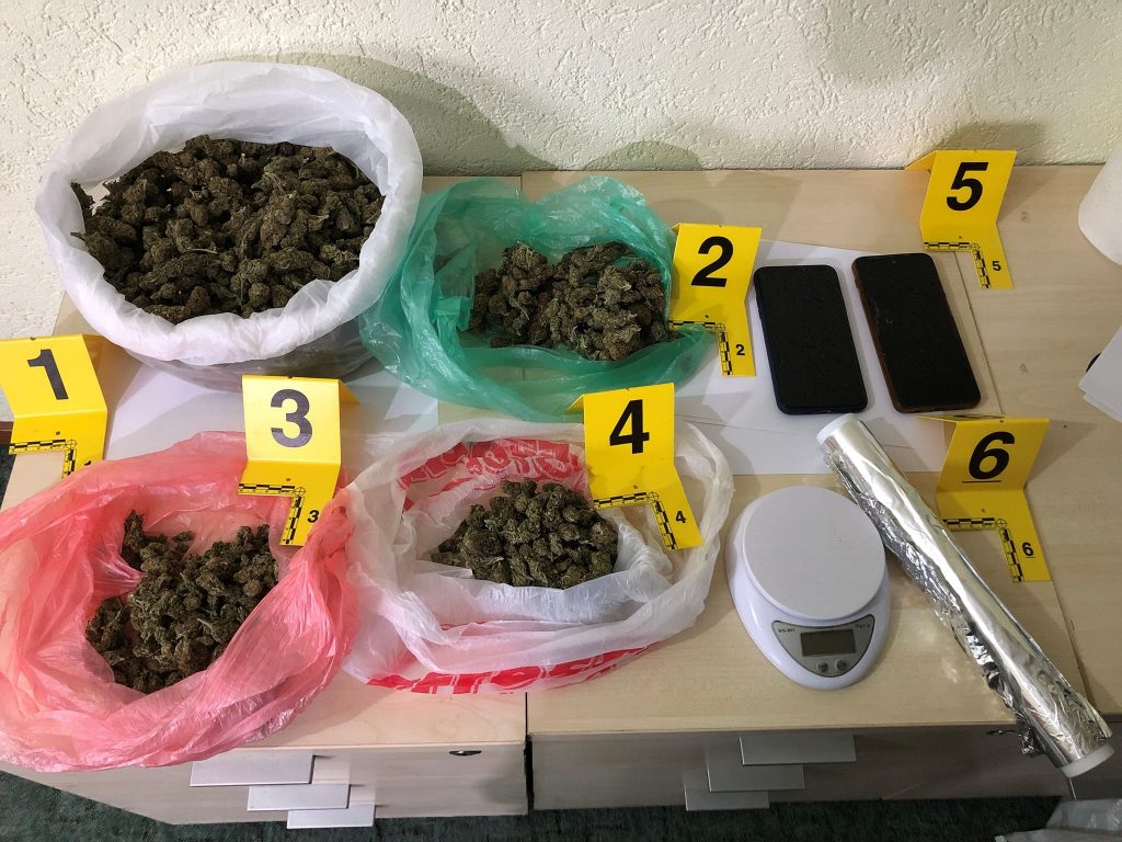 Antidroga e Policisë së Kosovës arreston tre persona të dyshuar në Prishtinë