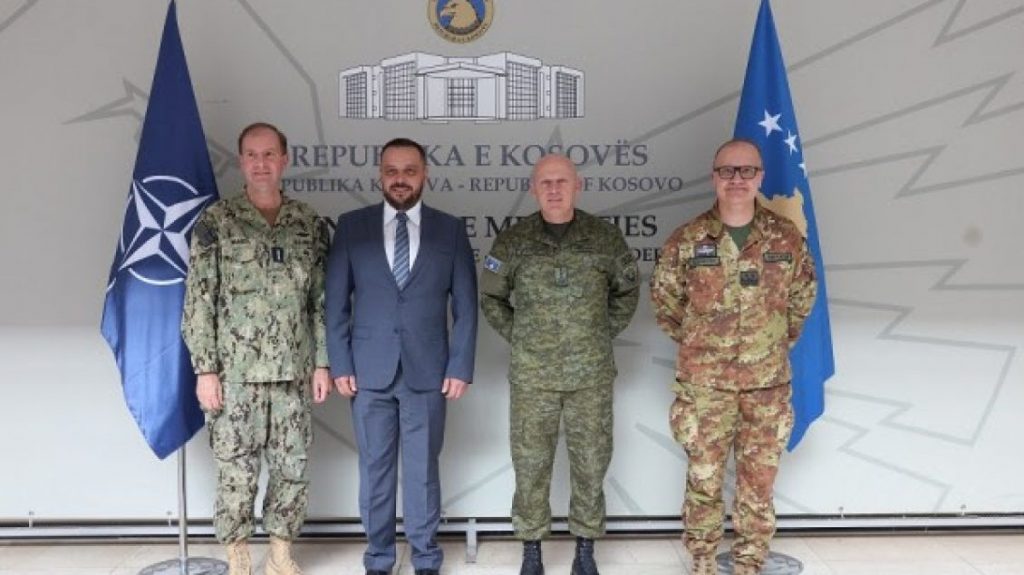 Maqedonci e Jashari takuan gjeneralin Munsch, diskutuan për çështjen e sigurisë në vend