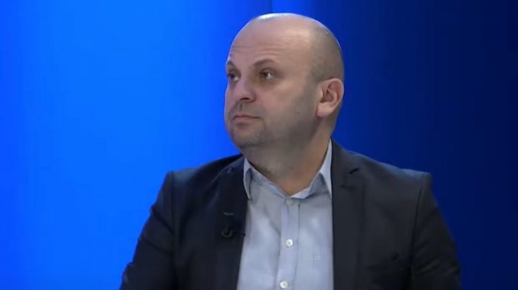 Mushkolaj: Pushteti dhe opozita po e bllokojnë Kuvendin e Kosovës
