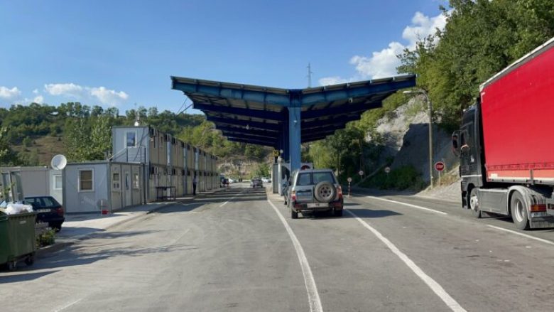 Hapet pikat kufitare në Jarinje