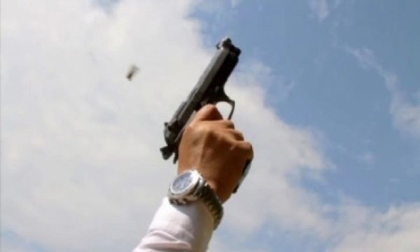 Të shtëna me armë zjarri në një aheng familjar në Kaçanik, shoqërohet në polici 19-vjeçari