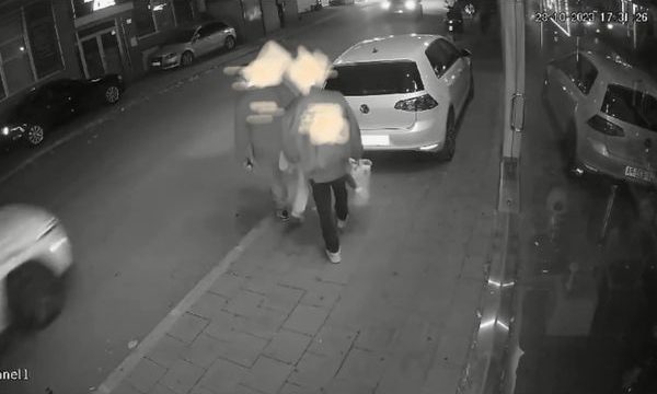 Komuna e Prishtinës publikon fotografi të qytetarëve duke e lënë bërllogun në rrugë: E patolerueshme