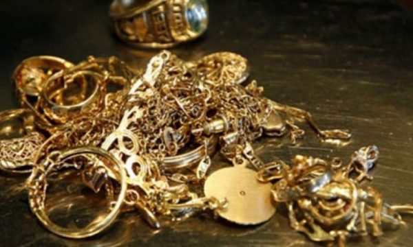 Fushë Kosovë: Shtetasja e huaj raporton se hajnat i kanë vjedhur ari në banesë