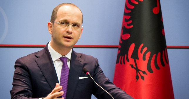 Bushati: Shqipëria duhet ta shohë Serbinë me sytë e Kosovës