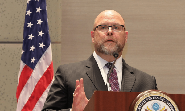 Ambasadori amerikan mirëpret vendimin për furnizim me barna të spitaleve në komunat me shumicë serbe