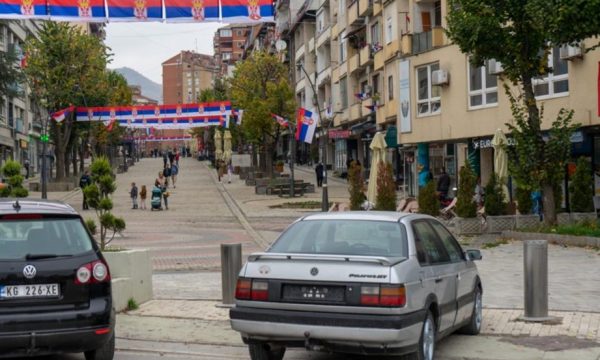 Therje me thikë në Mitrovicën e Veriut, në vendngjarje gjendet një granatë dore dhe një revole