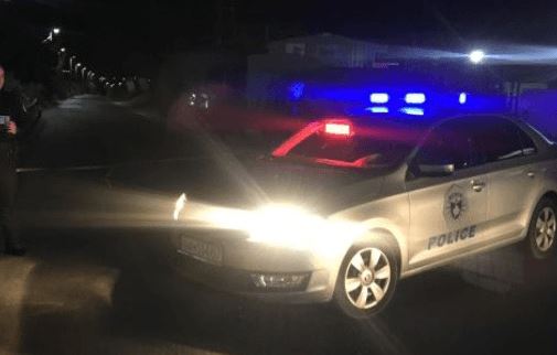 Leposaviq: Policia gjuan me armë në drejtim të veturës që tentoi t’i godasë