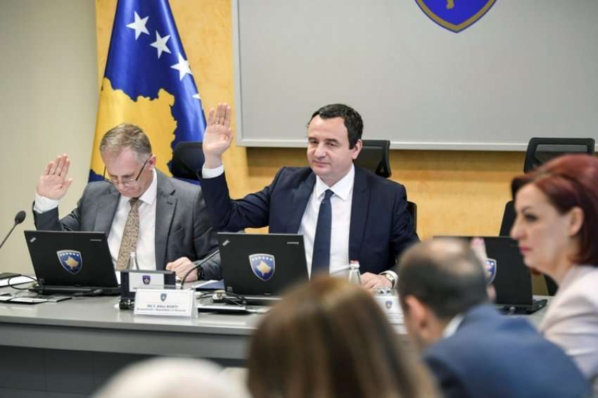 Qeveria ndan mbi 7 milionë euro për paga dhe shtesa për muajin nëntor
