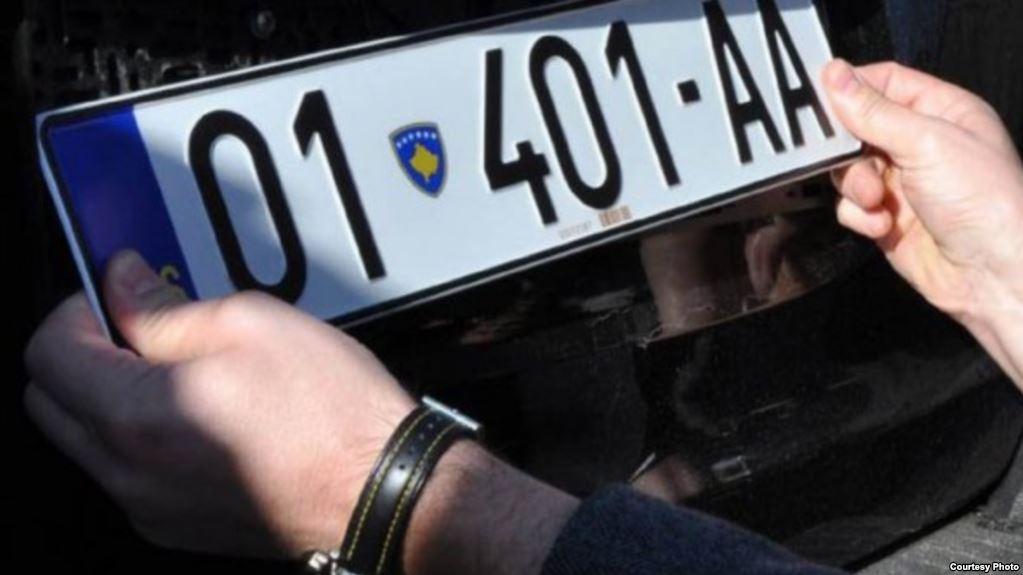 Vendos qeveria, zgjatet afati për konvertimin e targave ilegale, deri më 15 dhjetor