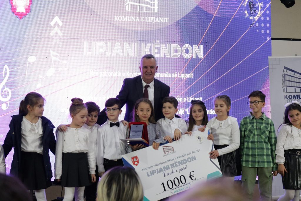 Mbahet festivali mbarëkombëtar i këngës për fëmijë, “Lipjani Këndon”