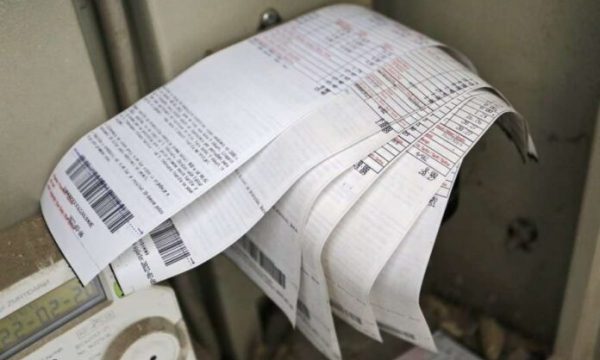 Qytetarët fillojnë të ankohen në ZRRE për faturat e larta të rrymës – cilat janë procedurat?