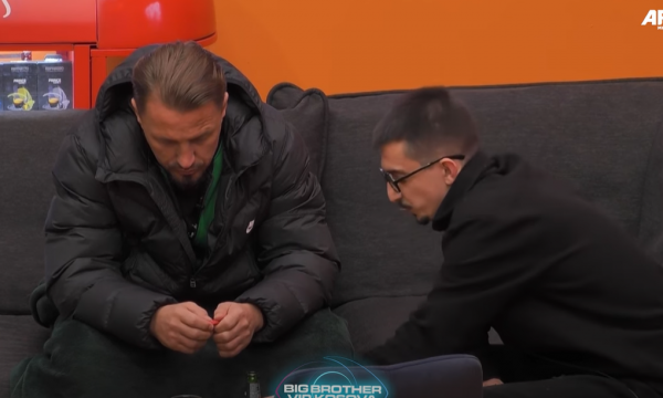 “Del me faqe të zezë prej këtu”