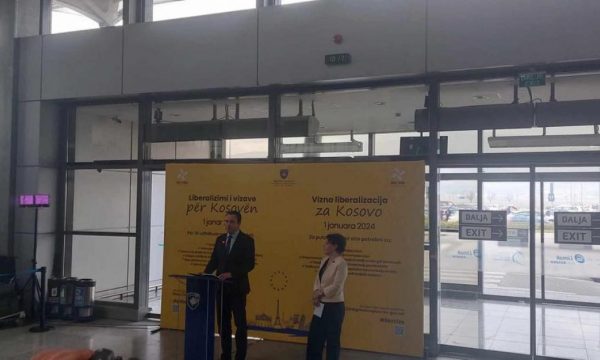 Nisën për në Vjenë 50 qytetarë që fituan udhëtimin nga Qeveria, Kurti thotë se sot u hoq një padrejtësi