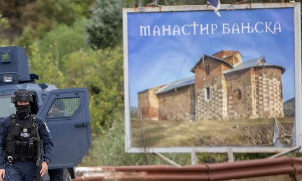 Gjatë patrullimit në Bansjkë, Policia e Kosovës gjen një flamur të Serbisë, dhjetëra gëzhoja, karikator kallashi e qindra fishekë