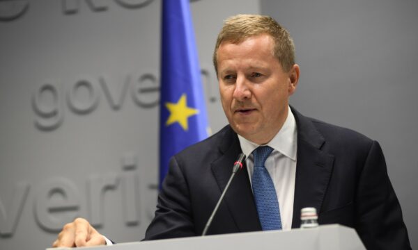 Shefi i BE-së i gëzohet lajmit për peticion: Është vendimtare mbajtja e shpejtë e zgjedhjeve në Veri