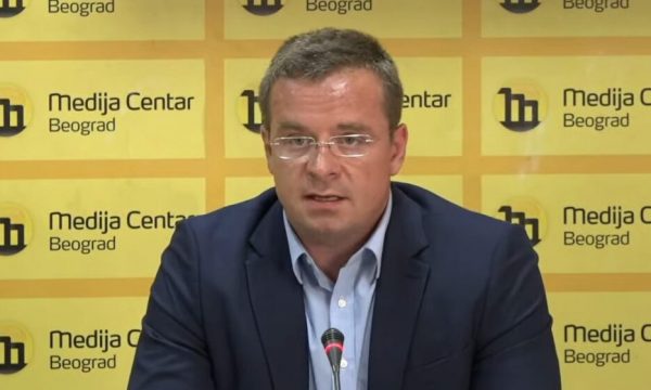 Avokati serb niset sot drejt Serbisë: Do të kenë mundësi të më arrestojë