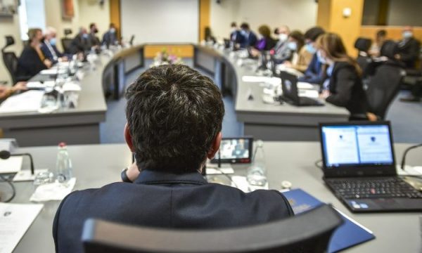 Qeveria miraton projektligjin që thotë se shqiptarët e Luginës mund të jenë pronarë të pronave në Kosovë