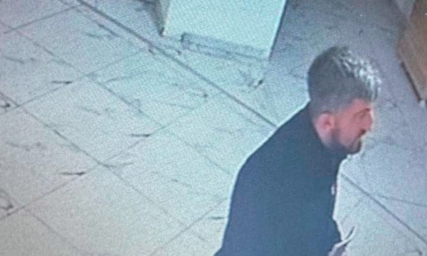 Policia kërkon ndihmë nga qytetarët për t’i rënë në gjurmë këtij personi