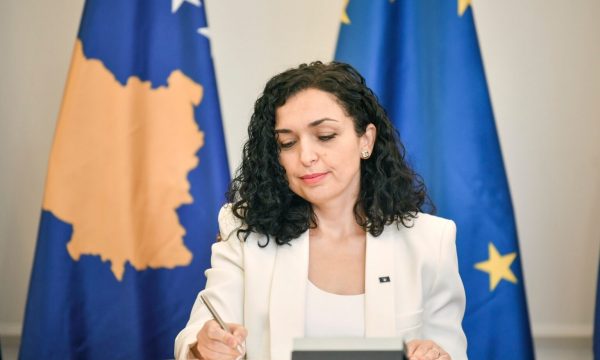 Osmani uron për 16 vjetorin e pavarësisë: Të duam Kosovë – Të lirë, të pavarur, sovrane e me aleatë