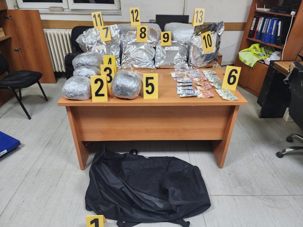 Aksion i Policisë: Arrestohet trafikuesi i narkotikëve në Vërmicë, konfiskohen mbi 33 kg marihuanë