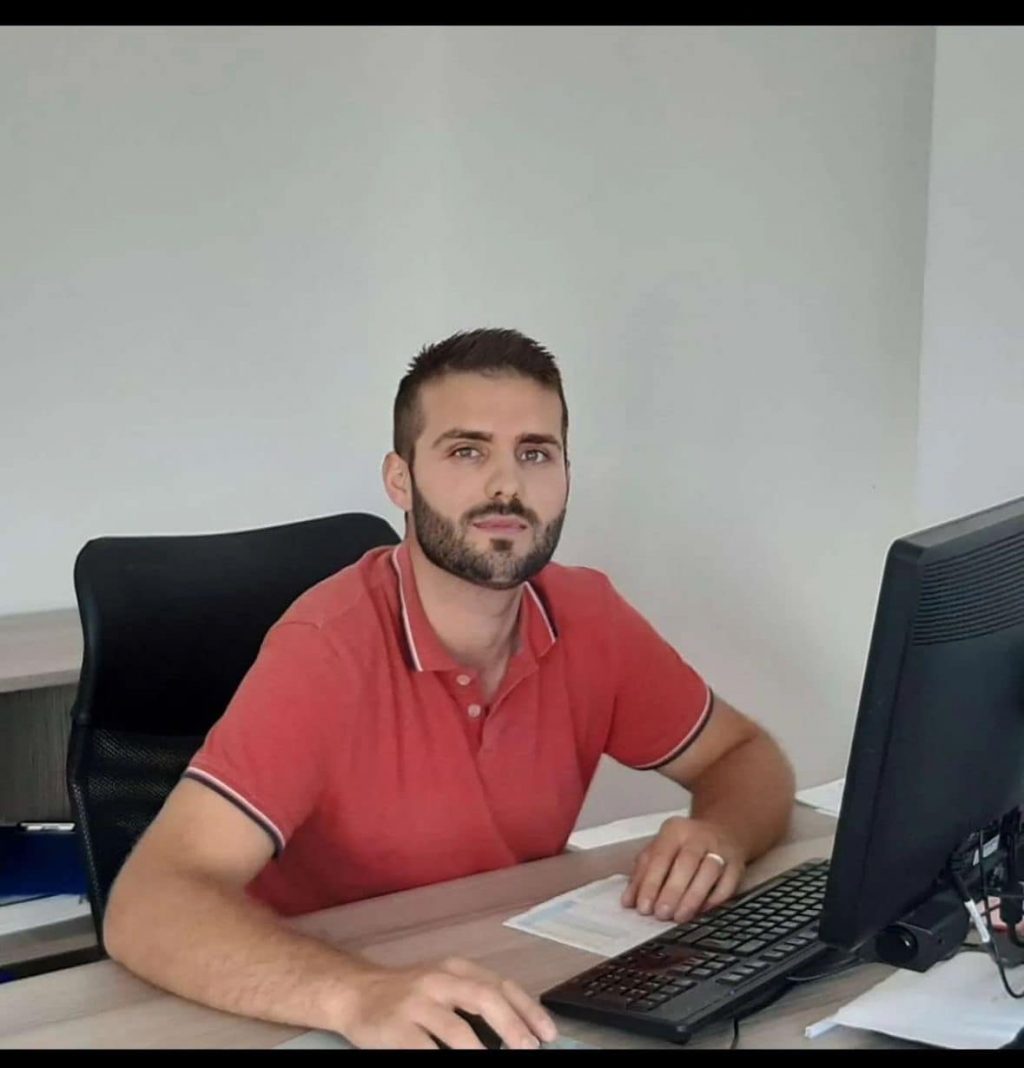 Vdes profesori i Gjimnazit “Ulpiana” në Lipjan, Blerim Krasniqi