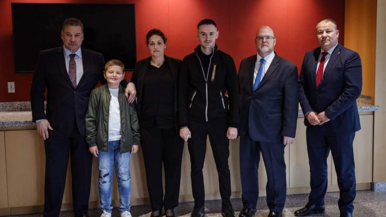 Escobar takoi familjen e heroit Afrim Bunjaku