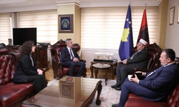 Ambasadori britanik takon Tërnavën: Diskutuam si mund të punojmë bashkë për të adresuar cështje siç është dhuna seksuale