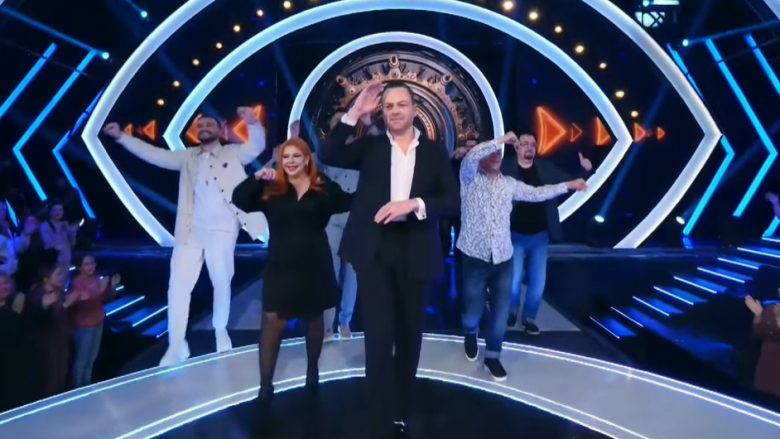 Spektakli i BBVA nis me një performancë dasmore të inspiruar nga videoja hit e TikTok-ut