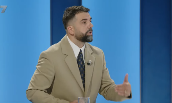 Behrami: Ambasadori gjerman më shumë flen në shtëpi të Albinit se në shtëpi të vetën