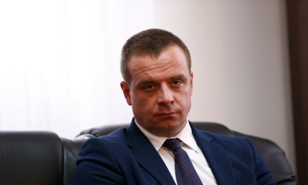 Stojkoviq: Vuçiqi s’e arreston kurrë Radoiçiqin, avokatin e tij e çoi në Rusi