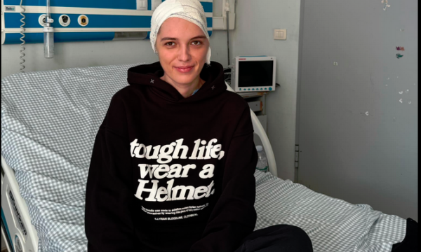 E zuri çatia e Komunës së Prishtinës, rrëfehet Elza Ujkani pasi sot doli nga spitali