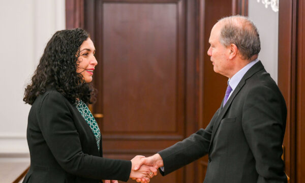 Emisari Troccaz në Prishtinë, Presidentja Osmani: Kosova e përkushtuar për bashkëpunim të vazhdueshëm me Francën