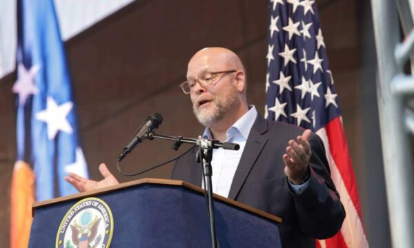 Hovenier uron për Pashkë sa më të lumtura