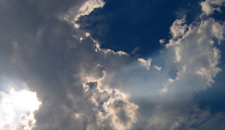 Temepraturat sot nga 10 deri në 20 gradë Celsius, priten edhe vranësira të pakta