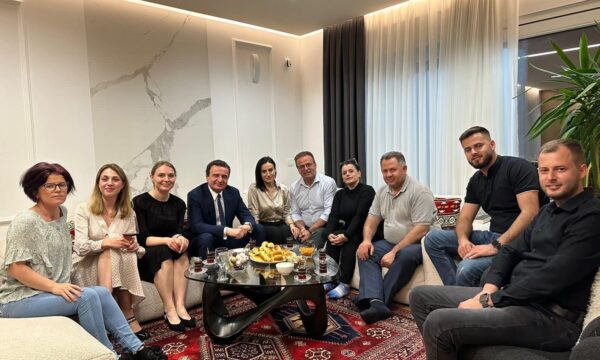 Kurti te familja e Vasfije Krasniqi-Goodman: Sërish shpreha mirënjohje për guximin e saj