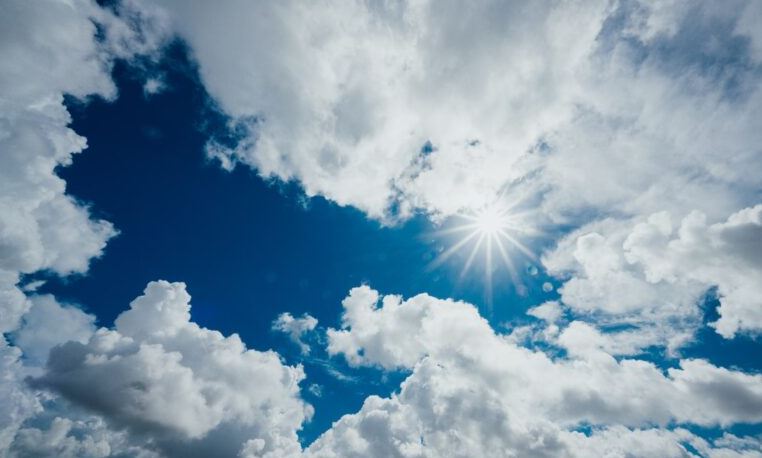 Moti sot: Me diell dhe vranësira, temperaturat deri në 31 gradë Celsius